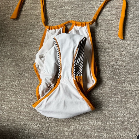 Cupshe Textured And Striped Halter Tummy Control One Piece Swimsuit Size Small - Picture 11 of 13